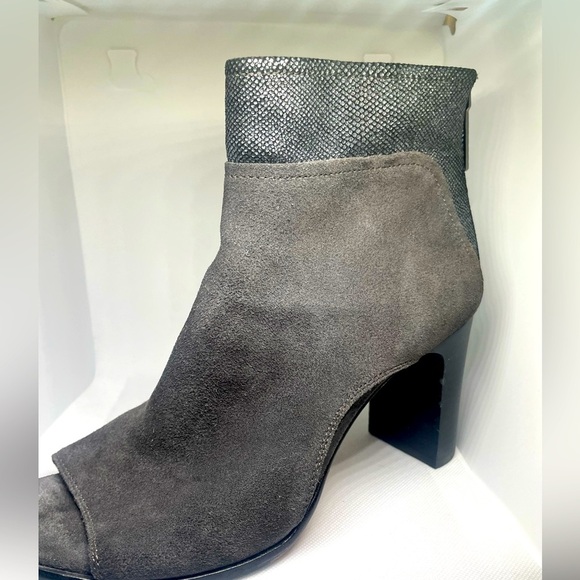 Donald J. Pliner alligator ankleCharcoal Ankle Boots size 9M - Picture 1 of 13